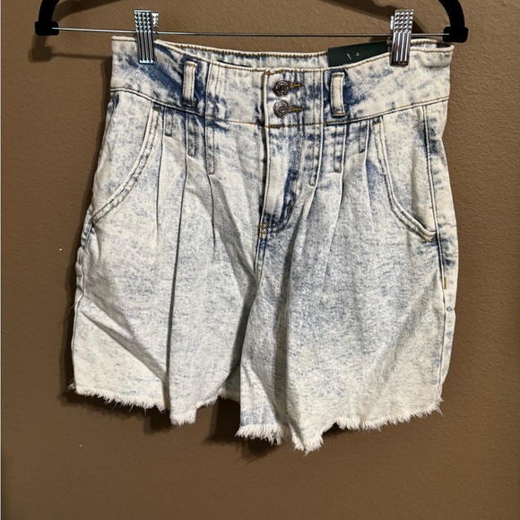Wild Fable High Waist Acid Wash Denim Pleated Shorts - Picture 1 of 6